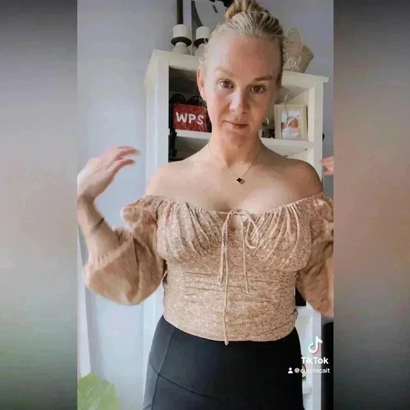 ASTR ruched milkmaid pink floral print top from Revolve - Picture 3 of 4